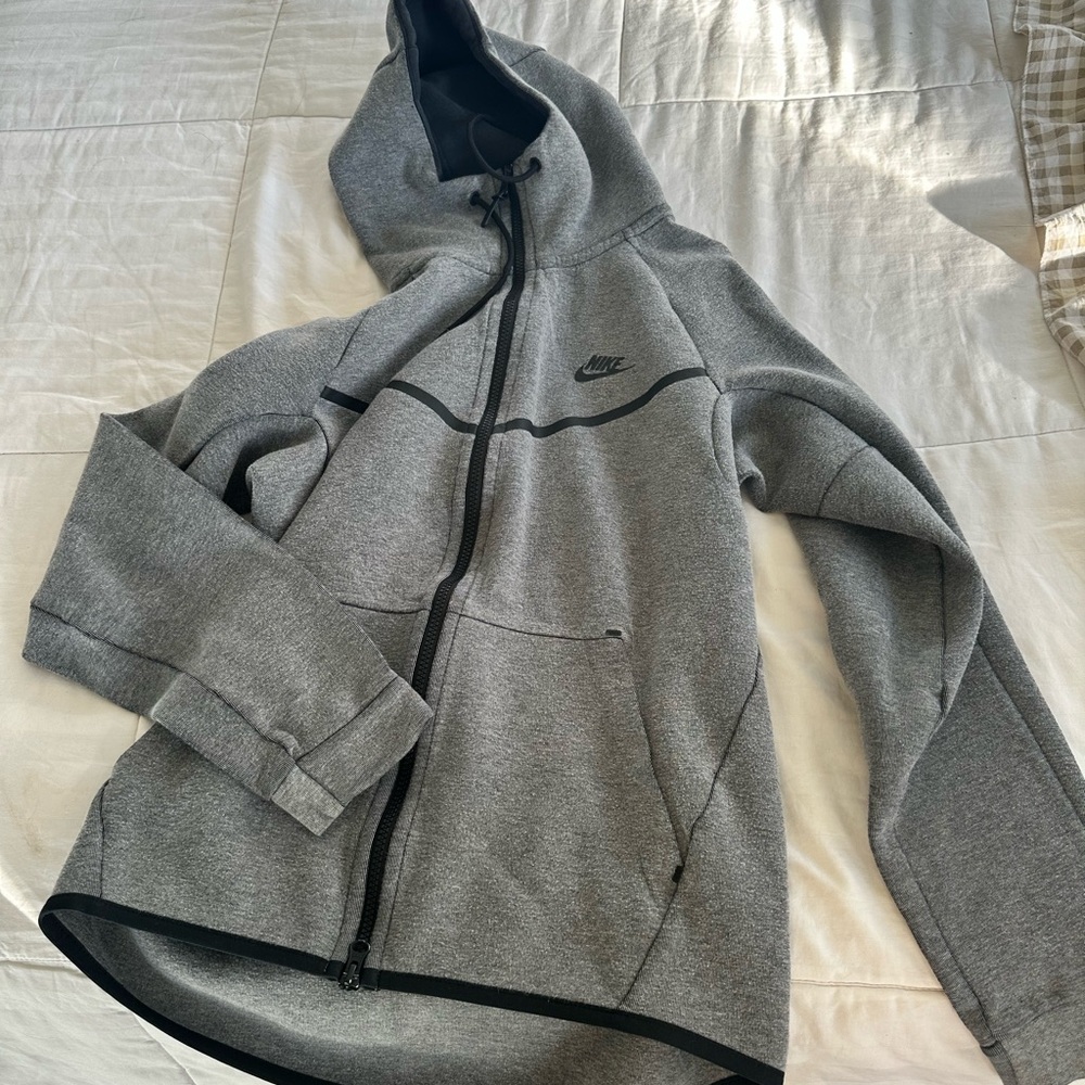 Men’s small Nike zip up